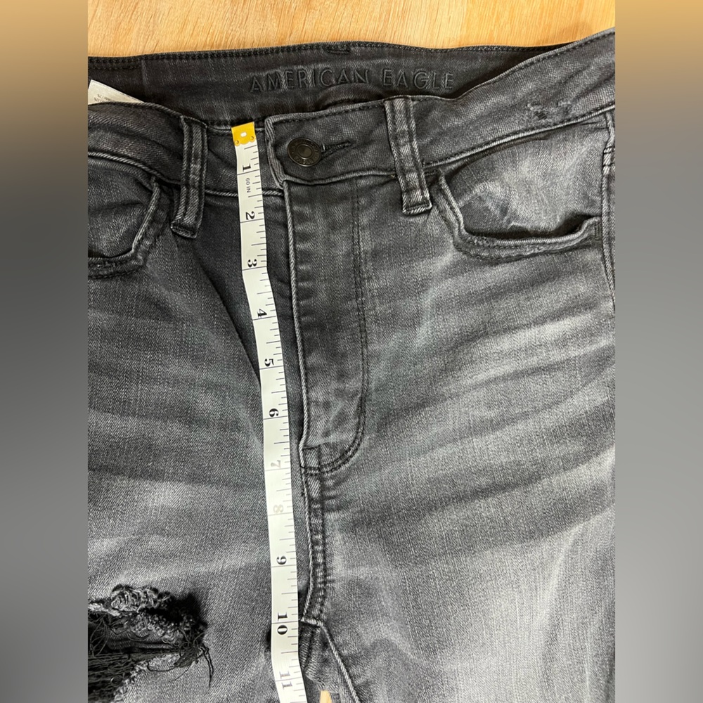 Distressed Black Skinny Jeans AMERICAN EAGLE next level stretch jegging. Size 6. - Picture 4 of 7